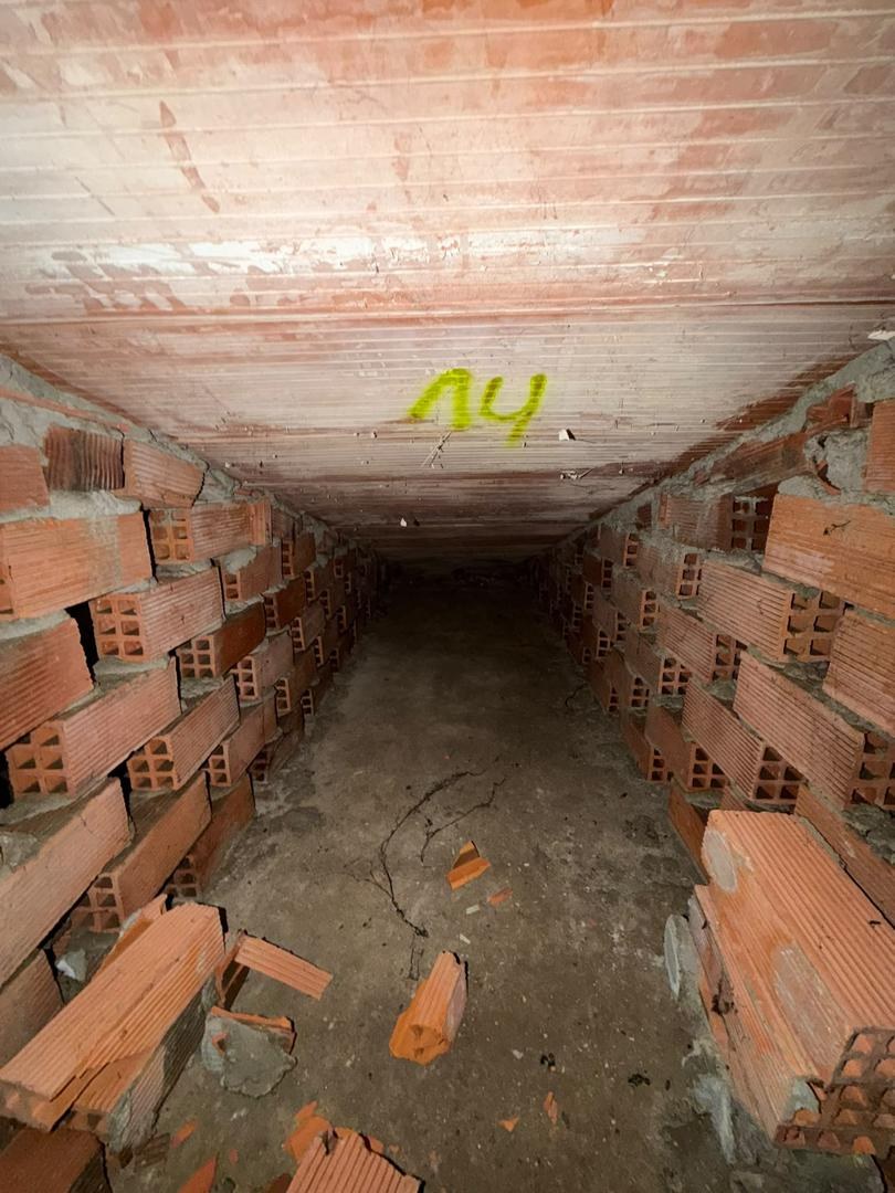 Antes: desván sin aislamiento, con el suelo de obra a la vista